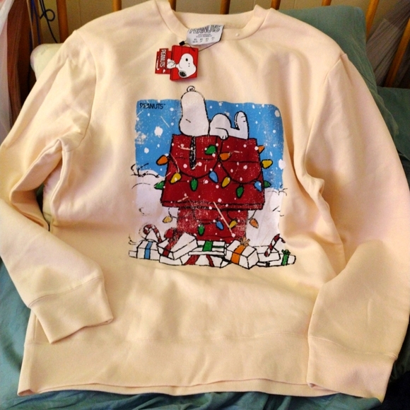 Peanuts Tops - Womans Xmas Themed Snoopy Sweatshirt